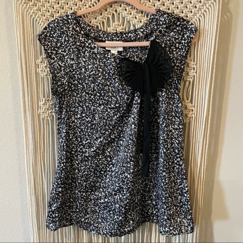 Anne Taylor Loft Black & White Blouse with Bow. Size S